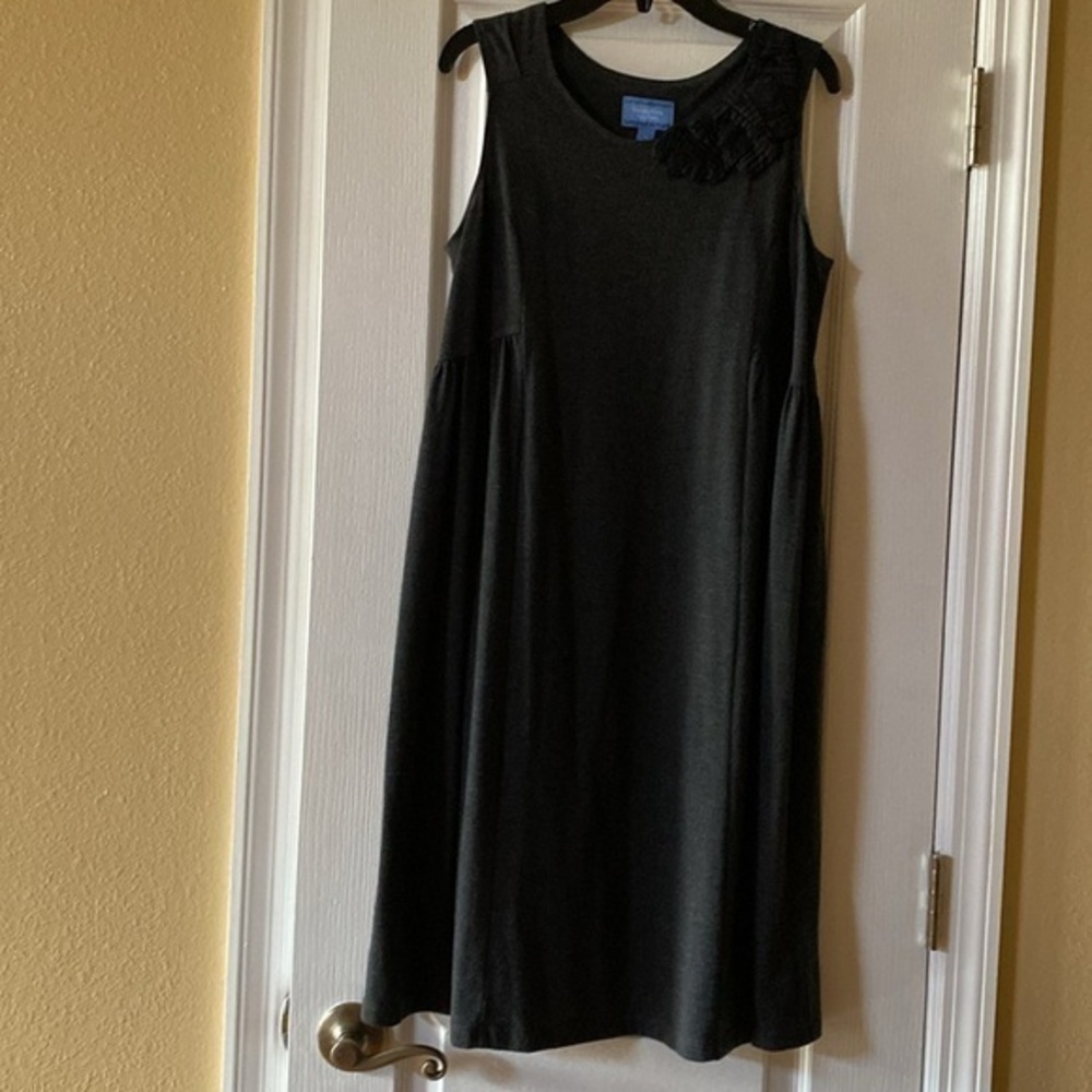 NWOT Vera Wang gray sleeveless‎ dress size S